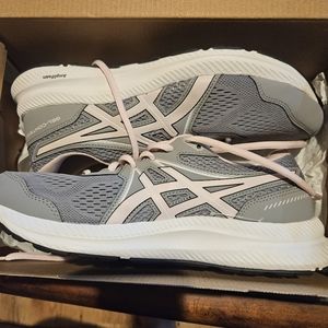 Women's ASICS gel-contend 7. Size 10